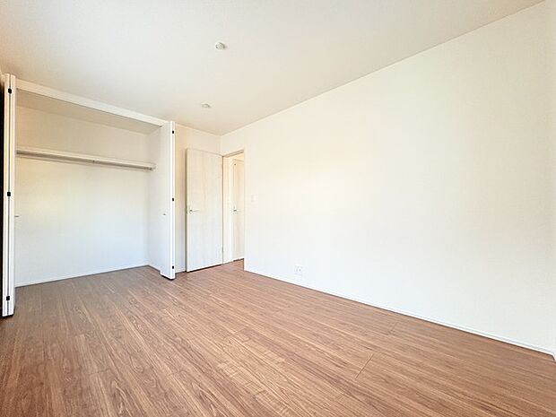 たっぷりの陽光と、心地よい風が舞い込みます。