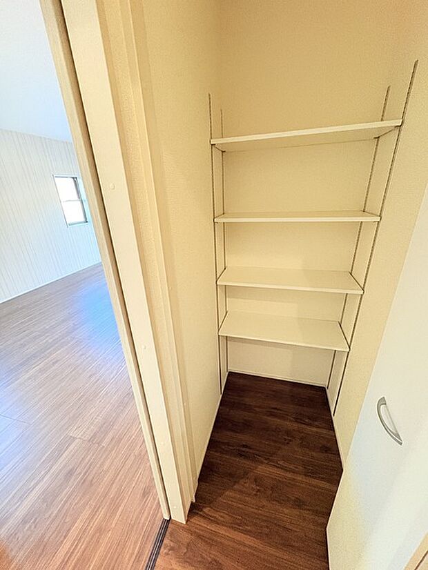 全居室はもちろん、共用スペース収納もあり、すっきり片づけて広く使えます。