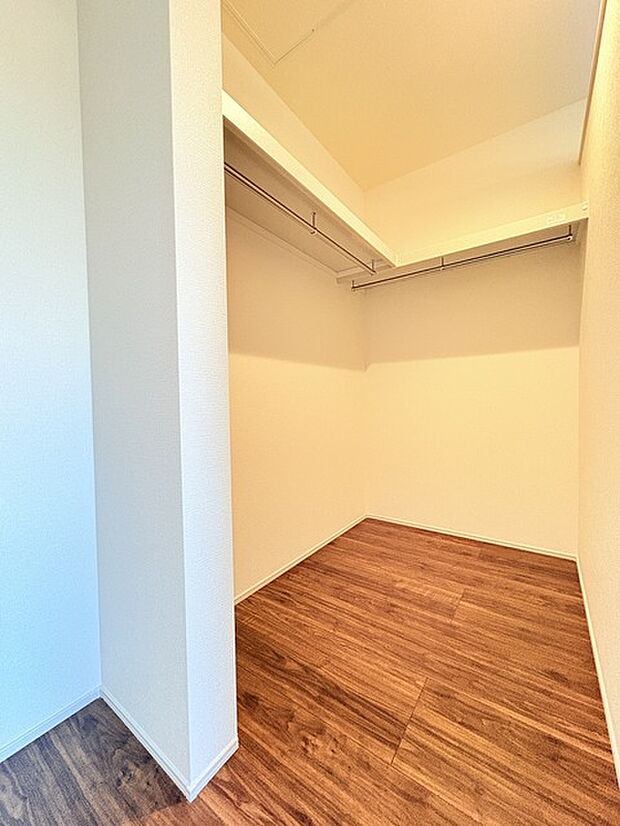 収納力と使い勝手がうれしいウォークインクローゼットがあります