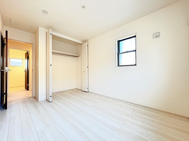 室内空間は明るい色合いで統一しています。