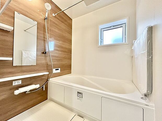 一日の疲れを癒す浴室は、広々1坪以上。 