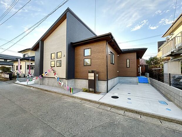 幹線道路から1本入った現地は、想像以上に静かに感じられます。 