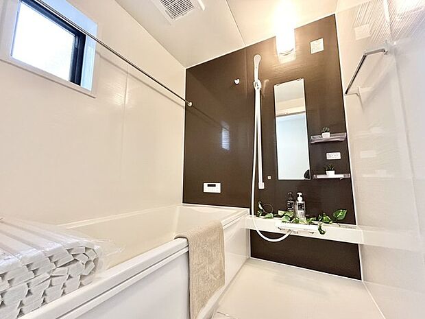 一日の疲れを癒す浴室は、広々1坪以上。 