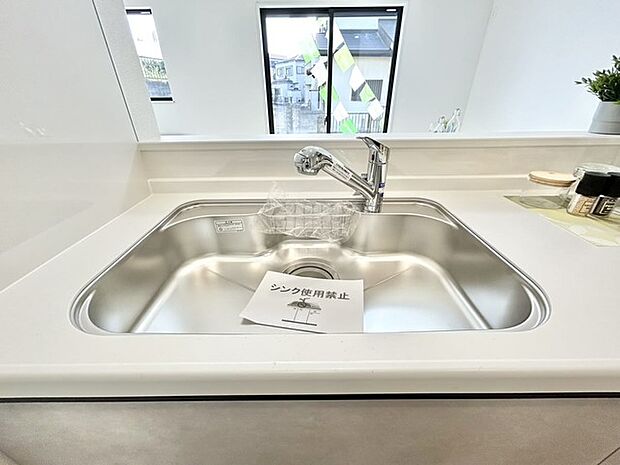 ステンレスのキッチンは耐久性とお掃除しやすい使い勝手が魅力です。