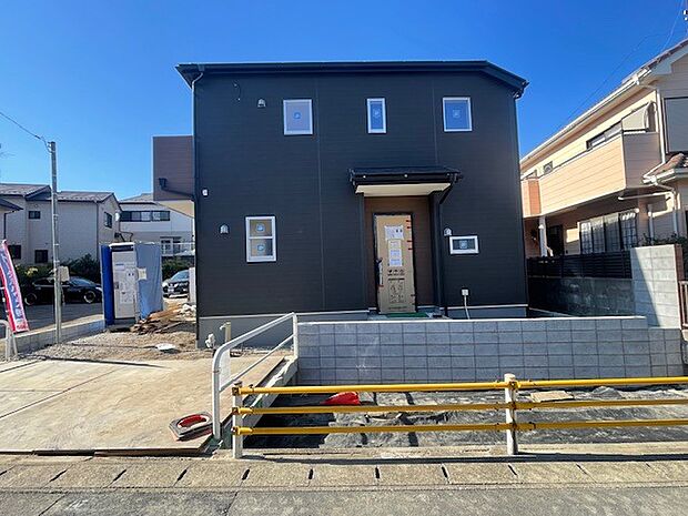 蓮田駅徒歩12分の近さ。通勤通学に便利で、周辺の生活施設も利用しやすい。 