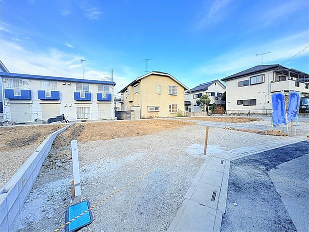 幹線道路から1本入った現地は、想像以上に静かに感じられます。