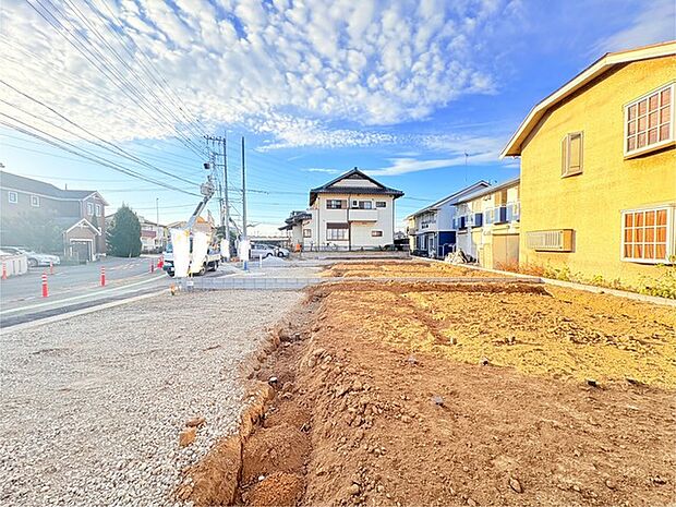 南道路に面した、陽当たり良好な物件です。