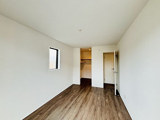 WICに面したお部屋、通常の洋室より使い勝手に優れます。