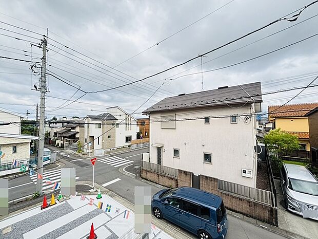 車の通りも少ない閑静な住宅地。子育てにも、第二の人生にも。
