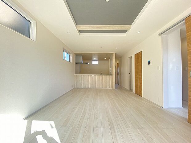 ご家族みんながゆったりくつろげる広々リビング。 