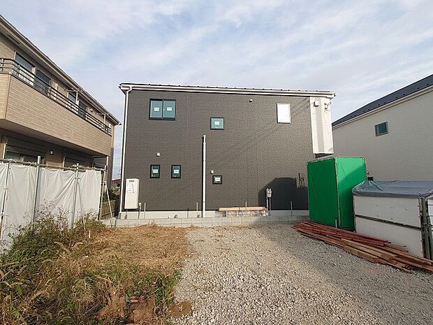 幹線道路から1本入った現地は、想像以上に静かに感じられます。