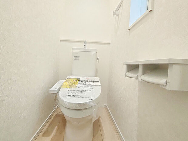 もちろんウォシュレット機能付き。憩いの場としてひそかに注目度の高いお手洗いにもご注目ください。