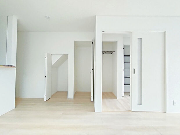 「LDKのここにも収納!」と思える場所に。あるとうれしい共用収納。