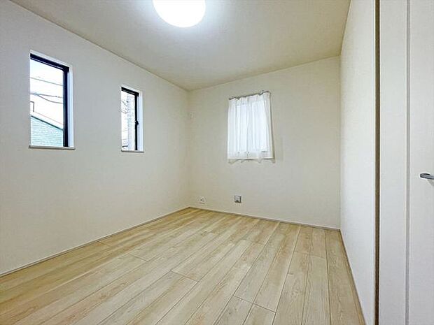 たっぷりの陽光に包まれる明るい住まい。