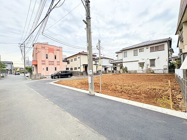 角地につき、開放感に恵まれる住居がここに。