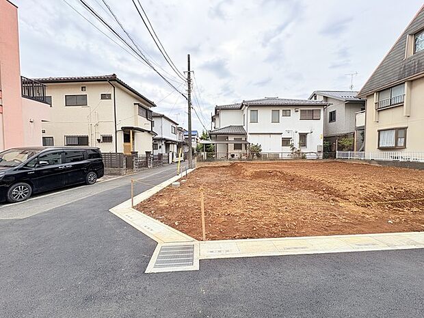 駐車場は3台まで駐車可能。マイカーの車幅もお確かめください。