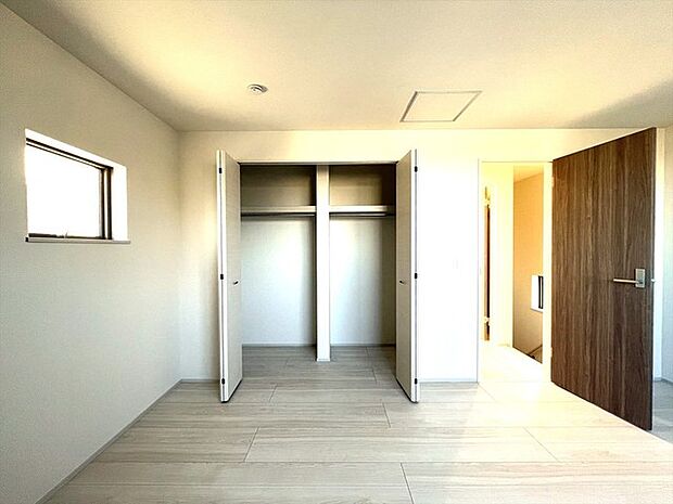 たっぷりの収納スペースで快適に暮らせそう。