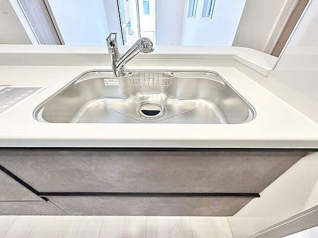 ステンレスのキッチンは耐久性とお掃除しやすい使い勝手が魅力です。