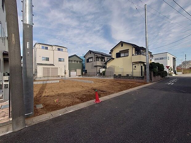 道路は6ｍほどになると駐車の際の停めやすさがかなり違ってきます。 