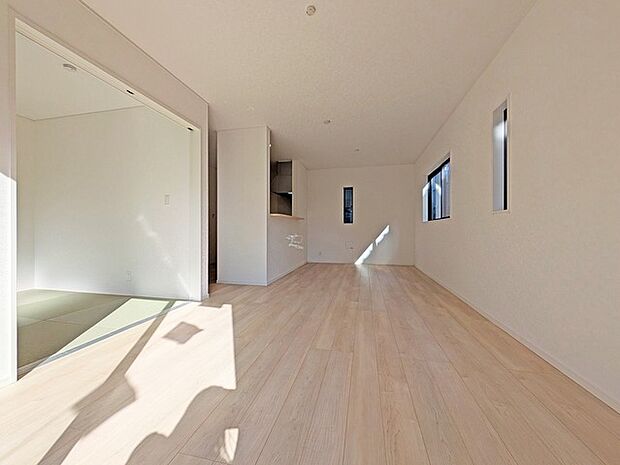 和室とリビングが続き間に。定評のあるプランを採用。 