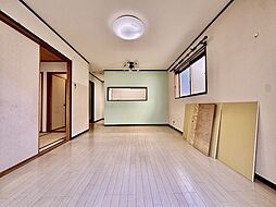 白岡市西2丁目 4LDKのリビング/ダイニング