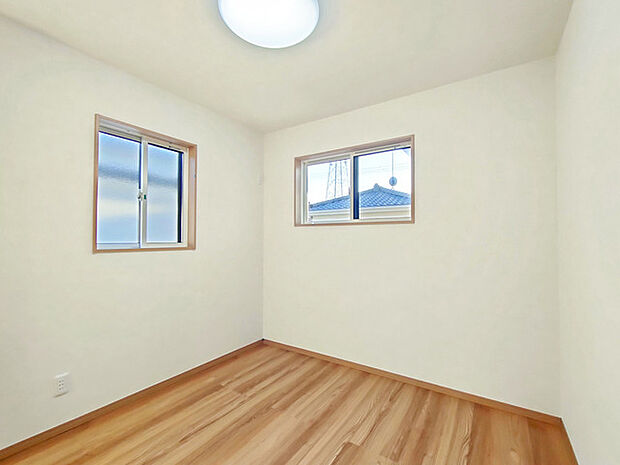 住宅街の2階南向きのお部屋です。日当たりはご覧のとおり。 