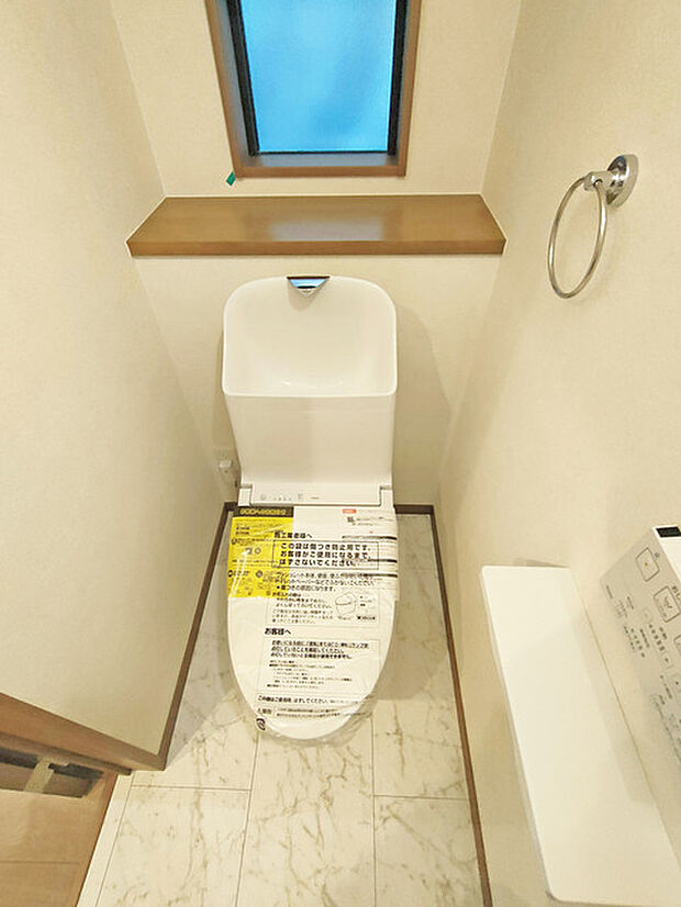 もちろんウォシュレット機能付き。憩いの場としてひそかに注目度の高いお手洗いにもご注目ください。 