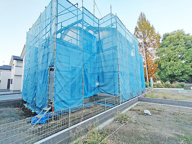 車通りの少ない閑静な住宅地、のびのびした子育てに適します。