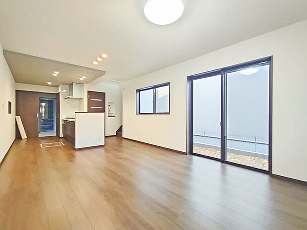 ご家族みんながゆったりくつろげる広々リビング。 