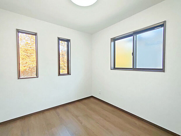 住宅街の2階南向きのお部屋です。日当たりはご覧のとおり。