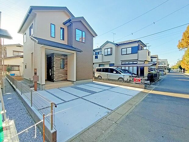 駐車が苦手な方にも嬉しい、前面6ｍ道路に面した住まい。 