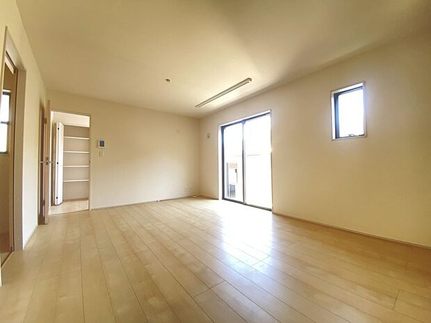 リビングは家具の配置も思いのまま。自由度が高い設計です。