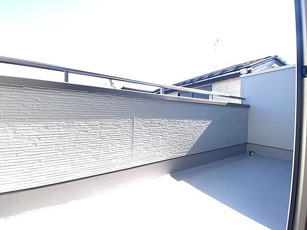 ゆとりの広さを確保したバルコニー。お布団を干すのも、この広さならラクラク。