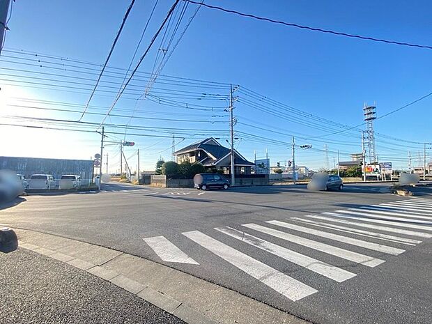 南向きに開口部を設けた設計の家、明るさ重視のプランです。 