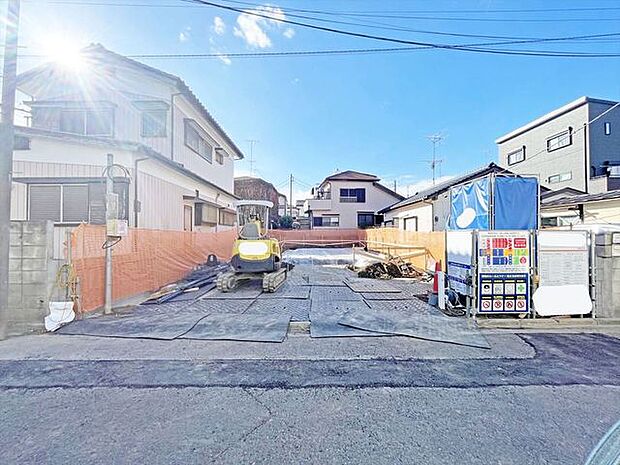 幹線道路から1本入った現地は、想像以上に静かに感じられます。