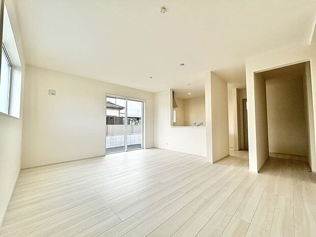 ご家族みんながゆったりくつろげる広々リビング。