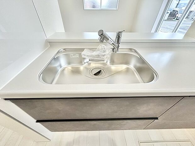 ステンレスのキッチンは耐久性とお掃除しやすい使い勝手が魅力です。