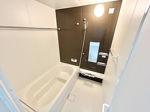 一日の疲れを癒す浴室は、広々1坪以上。