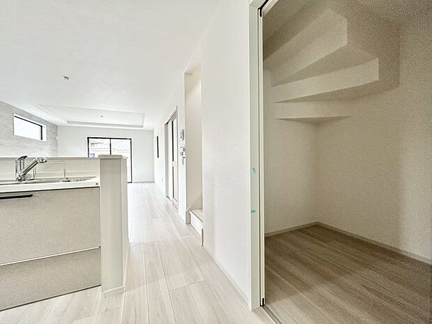 たっぷり収納で、お部屋の中はいつもキレイに片付きそうですね。