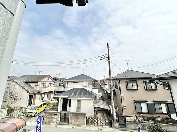 車の通りも少ない閑静な住宅地。子育てにも、第二の人生にも。