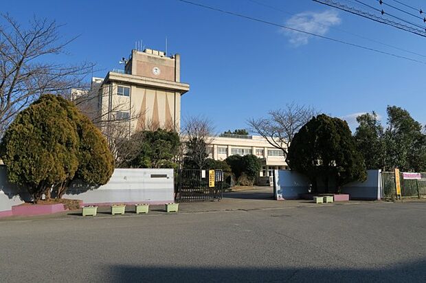 春日部市立牛島小学校（1300m）