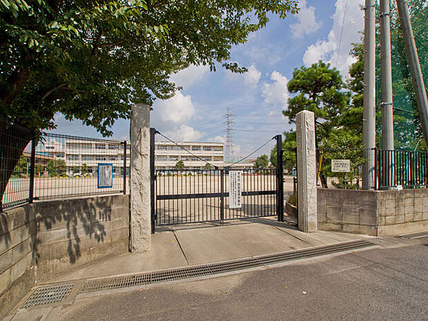 上尾市立上平小学校（650m）