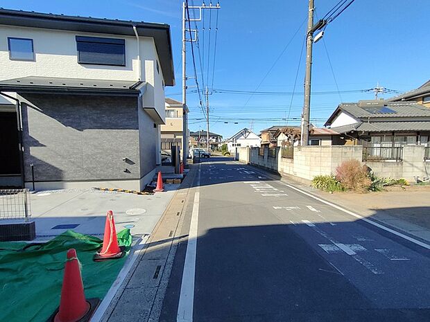 車通りの少ない閑静な住宅地、のびのびした子育てに適します。 