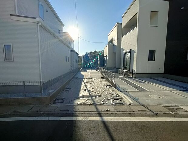 セカンドカーにも便利、駐車2台可の敷地。