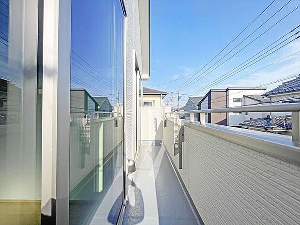 ゆとりの広さを確保したバルコニー。お布団を干すのも、この広さならラクラク。