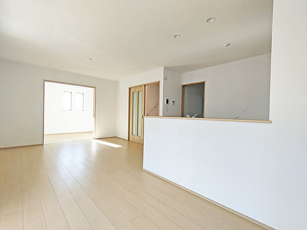 家族が自然に集りそうな広さが魅力のＬＤＫ。 