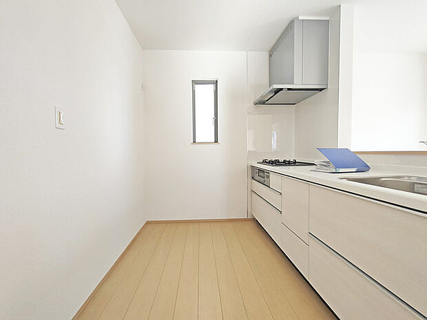 料理をしながらでも、ご家族との会話を楽しめる対面キッチン。