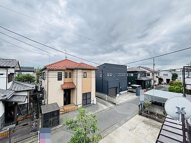 車の通りも少ない閑静な住宅地。子育てにも、第二の人生にも。