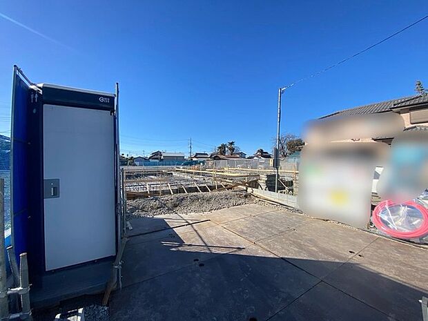 車通りの少ない閑静な住宅地、のびのびした子育てに適します。 