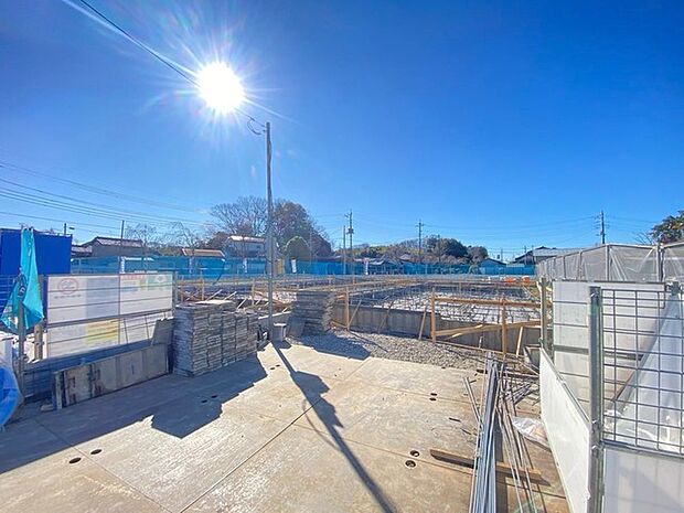 車通りの少ない閑静な住宅地、のびのびした子育てに適します。 